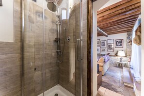 Dusche, Haartrockner, Bidet