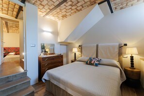 3 chambres, fer et planche à repasser, lit de bébé portatif