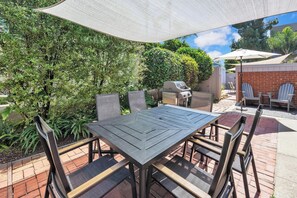 تناول الطعام بالخارج