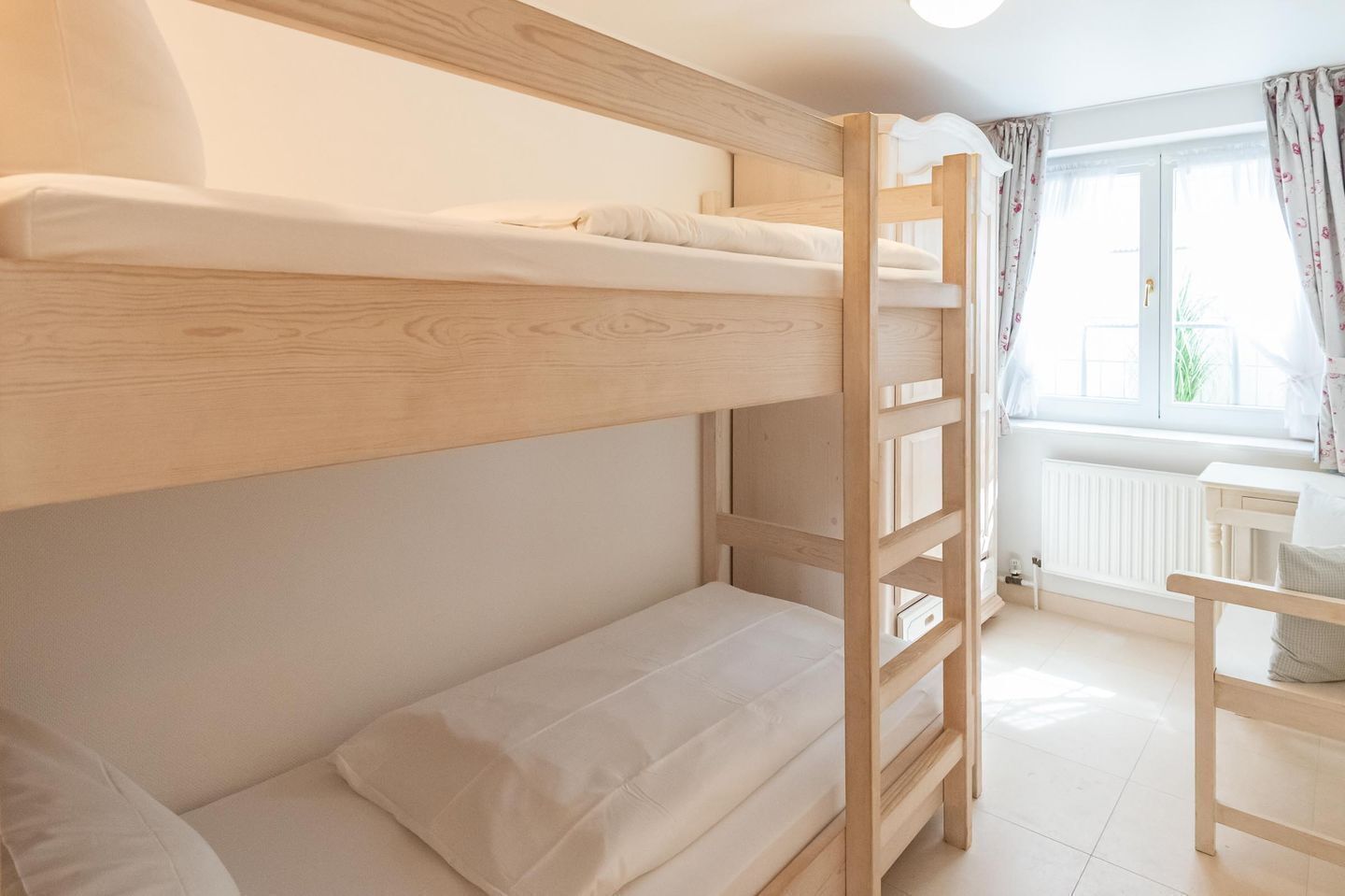 2 slaapkamers, een strijkplank/strijkijzer, wifi