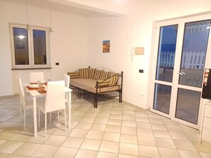 Dining - Charming studio flat (Forio)