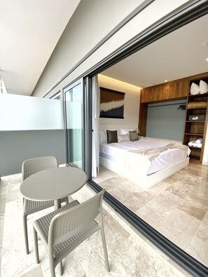 1 Schlafzimmer, Zimmersafe, Schreibtisch, Bügeleisen/Bügelbrett