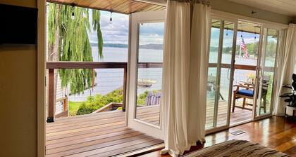 Lake Stevens lake front retreat- family friendly