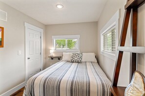 2 bedrooms, desk, free WiFi, bed sheets