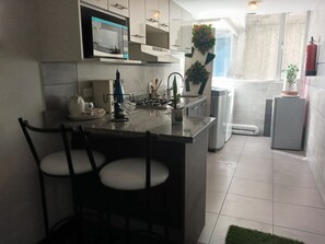 Mikrowelle, Herdplatte, Geschirrspüler