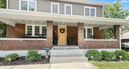 Spacious & Cozy near Downtown ~ HotTub ~ Game Room