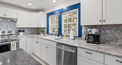 Spacious & Cozy near Downtown ~ HotTub ~ Game Room