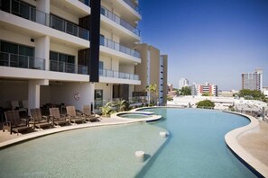 Outdoor pool, a heated pool - Home Away From Home Ocean Views (Darwin City)