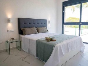 2 soverom, strykejern/-brett, reiseseng for barn og wi-fi