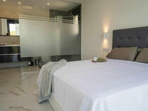 2 bedrooms, iron/ironing board, travel crib, WiFi - Luxury apartment with jacuzzi near golf rf31 (San Miguel De Salinas)