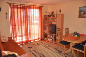Apartment, Smoking | 3 bedrooms