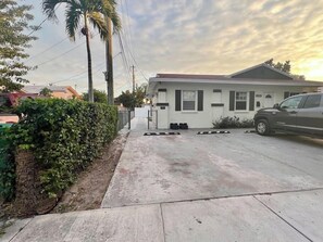 Property grounds - 2224 #2 · Cozy Apartment Center Little Havana near Brickell (Miami)