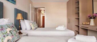 Dingle View Apartment by Stay YNA.