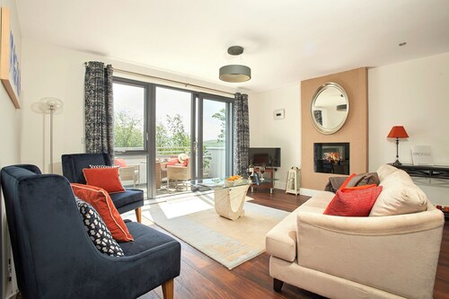 Dingle View Apartment by Stay YNA.