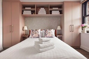2 habitaciones, tabla de planchar con plancha, wifi y ropa de cama 