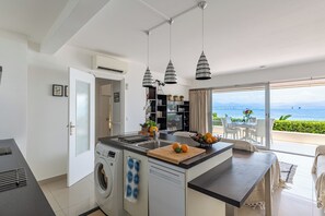 Kühlschrank, Mikrowelle, Ofen, Geschirrspüler