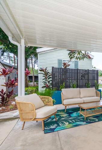  Cozy Tropical Cottage - 4 mi to Disney