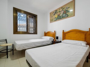 3 habitaciones, tabla de planchar con plancha, internet y ropa de cama 