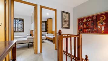 3 chambres, fer et planche Ă  repasser, accĂšs Internet, draps fournis