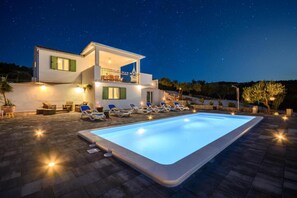 House | 3 bedrooms - Margita - Luxury With Private Pool - H 6 (Supetar)