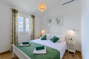 House | 3 bedrooms - Margita - Luxury With Private Pool - H 6 (Supetar)