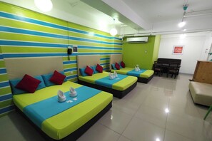 Camera familiare | Una scrivania, Wi-Fi gratuito