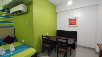 Chambre Familiale | Bureau, Wi-Fi gratuit