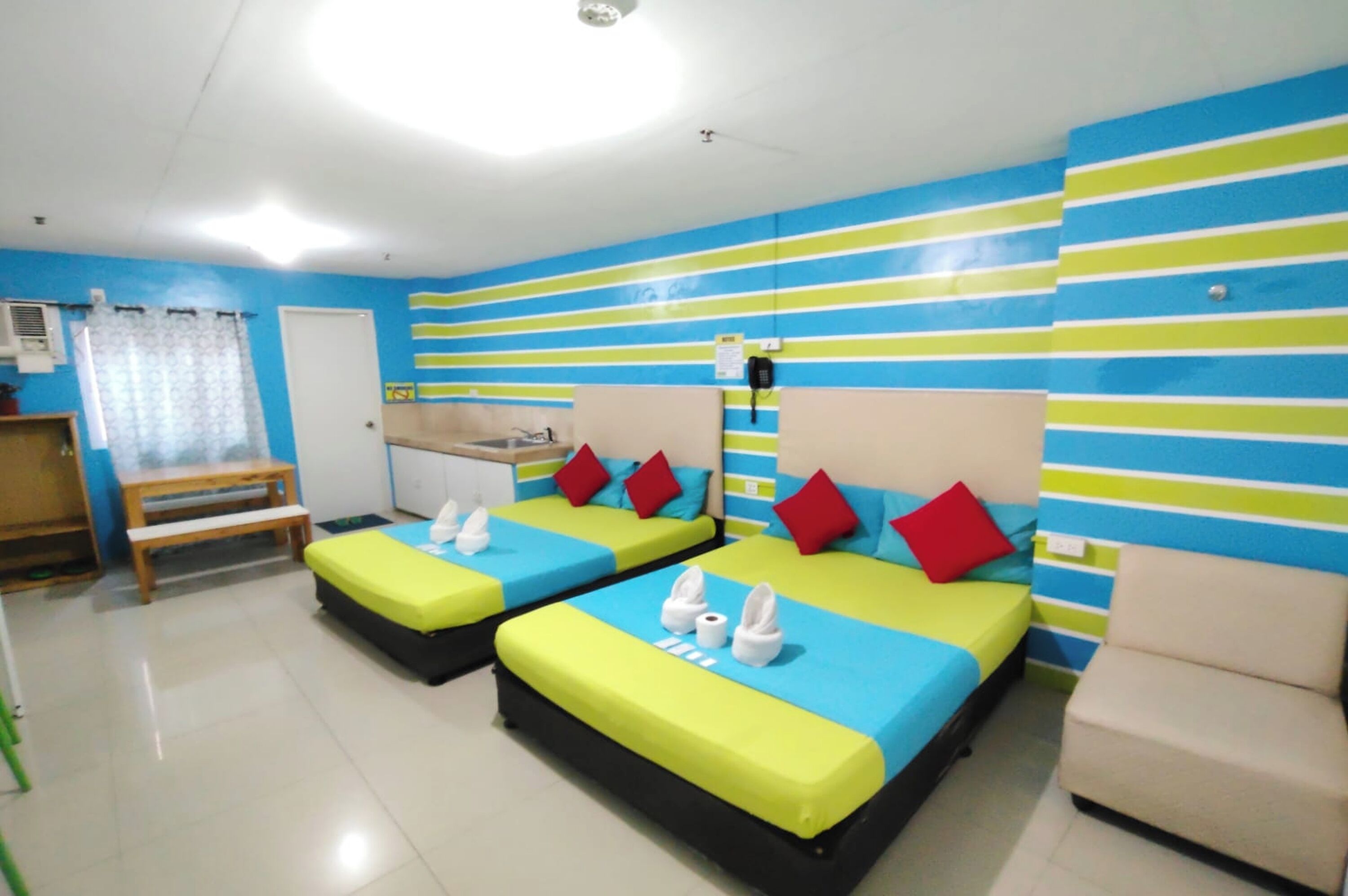 Quadruple Room | Desk, free WiFi