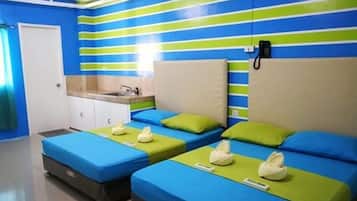 Quadruple Room | Desk, free WiFi