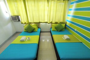 Twin Room | Desk, free WiFi