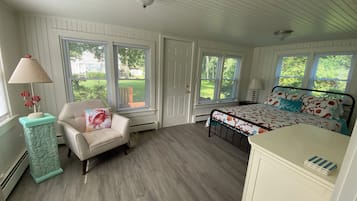 4 bedrooms, desk, iron/ironing board, WiFi