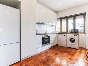 Réfrig érateur, micro-ondes, four, lave-vaisselle