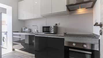 Réfrigérateur, micro-ondes, four, lave-vaisselle