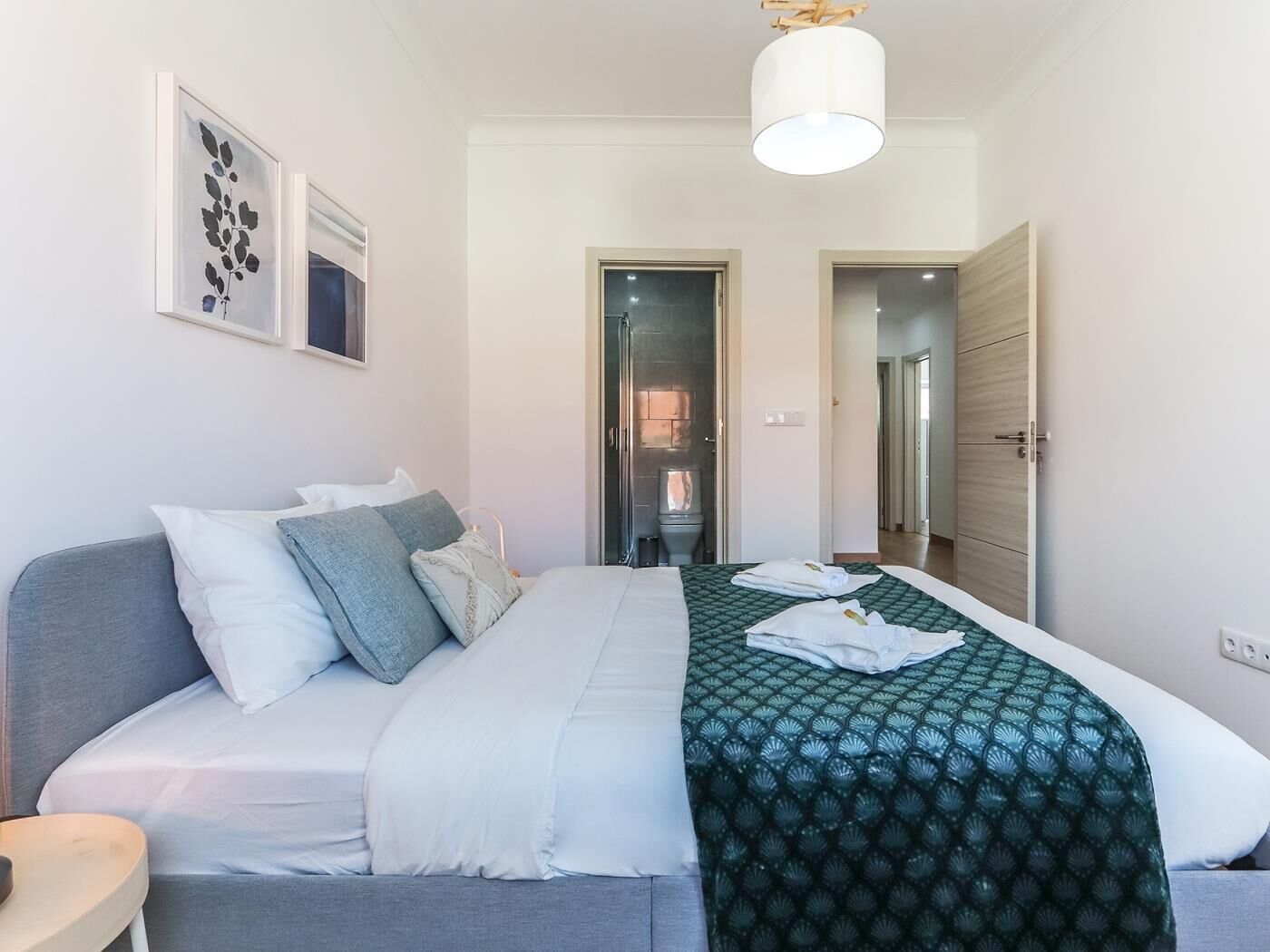 2 bedrooms, iron/ironing board, Internet, bed sheets