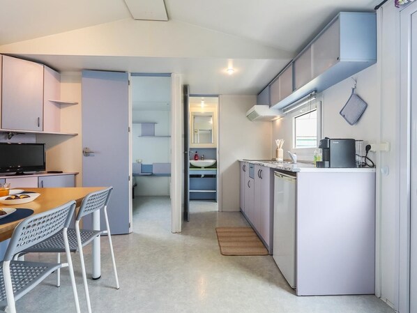 Fridge, microwave, coffee/tea maker, toaster