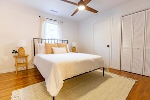 3 bedrooms, iron/ironing board, WiFi, bed sheets - Our Peaceful Haven - 6 minutes to Trilith Studios (Fayetteville)