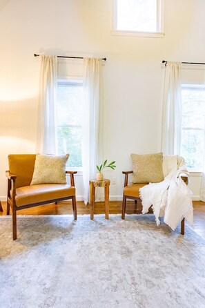 Interior - Our Peaceful Haven - 6 minutes to Trilith Studios (Fayetteville)