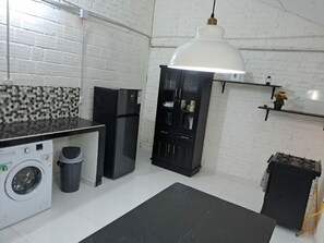 Interior - Casa independiente estilo rustico. Ideal para familias o grupo de amigos. (Santa Cruz de la Sierra)