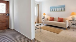 A modern living room with a sofa, two side tables with lamps, a coffee table, and a patterned rug. - Dona Ana by Interhome (Lagos)