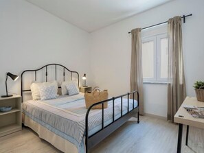 2 bedrooms, desk, iron/ironing board, WiFi - Dona Ana by Interhome (Lagos)