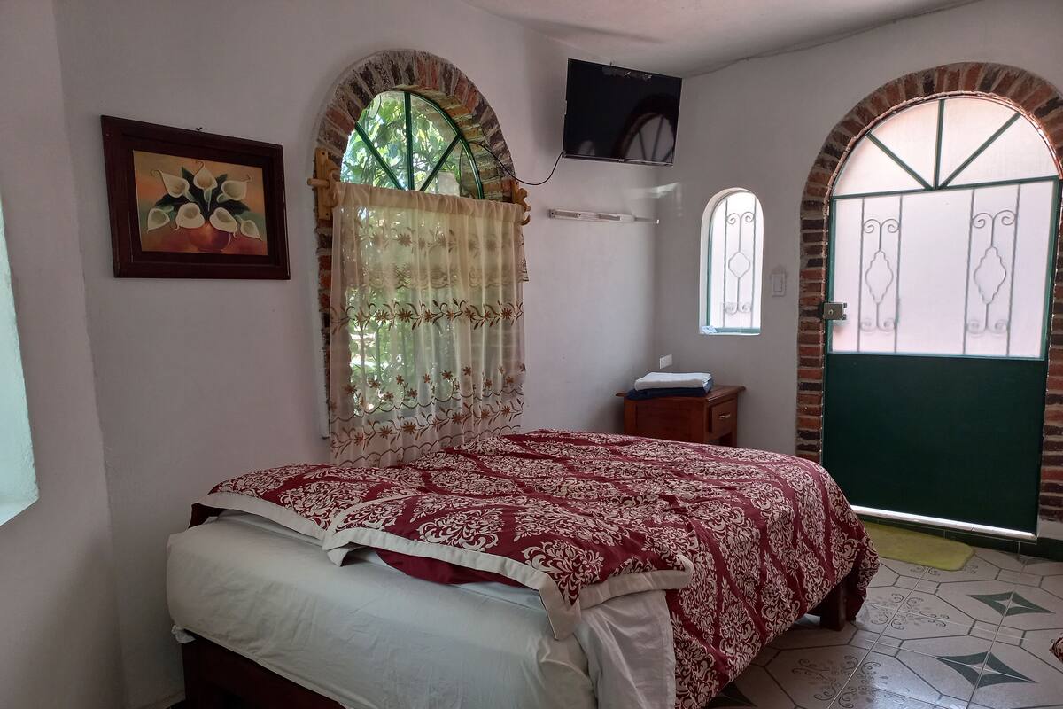 Hypo-allergenic bedding, travel cot, free WiFi, individually furnished
