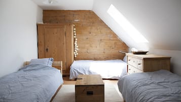 4 bedrooms, free WiFi, bed sheets