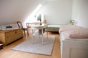 4 bedrooms, free WiFi, bed sheets