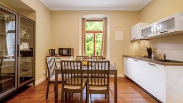 Fridge, microwave, stovetop, coffee/tea maker