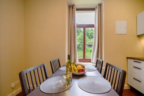 Dining - Apartment 'Alte Stadtvilla Am Weinberg 3' with Shared Garden, Balcony and Wi-Fi (Traben-Trarbach)