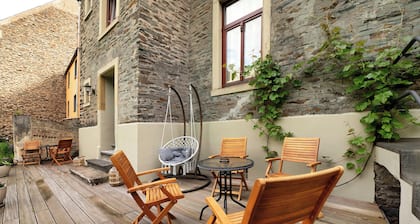 Apartment 'Alte Stadtvilla Am Weinberg 6' with Shared Garden and Wi-Fi
