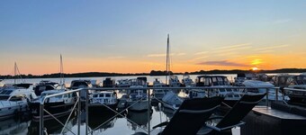 Driving licence-free mobile houseboat "My Way" on the Mecklenburg Lake Plateau