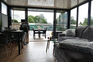 Interior - Driving licence-free mobile houseboat "My Way" on the Mecklenburg Lake Plateau (Rechlin)