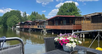 Driving licence-free mobile houseboat "My Way" on the Mecklenburg Lake Plateau