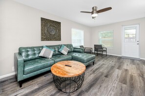 Living area - Coco Bay Retreat w Heated Pool for 8 Guests Close to Gulf Beaches (Largo)